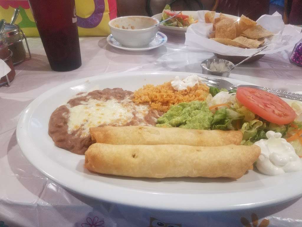 Mi Tierra Restaurant | 5949 Whittier Blvd, Los Angeles, CA 90022, USA | Phone: (323) 726-9152