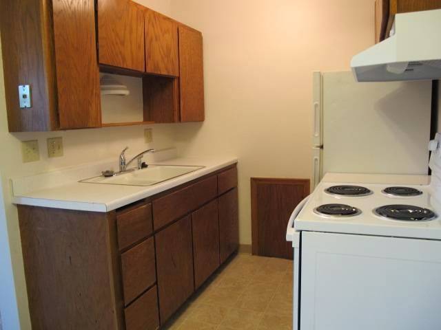 Edgerton Highland Apartments | 479 Skillman Ave E, Maplewood, MN 55117, USA | Phone: (651) 771-4141