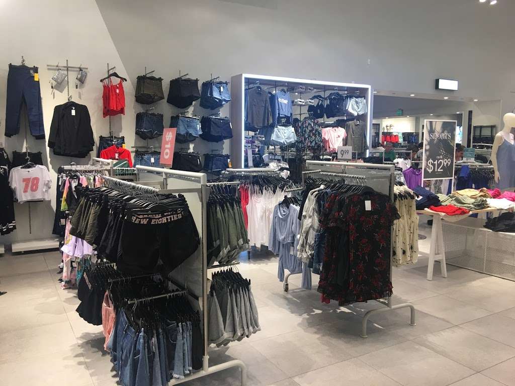 H&M | 11401 NW 12th St, Miami, FL 33172, USA | Phone: (855) 466-7467