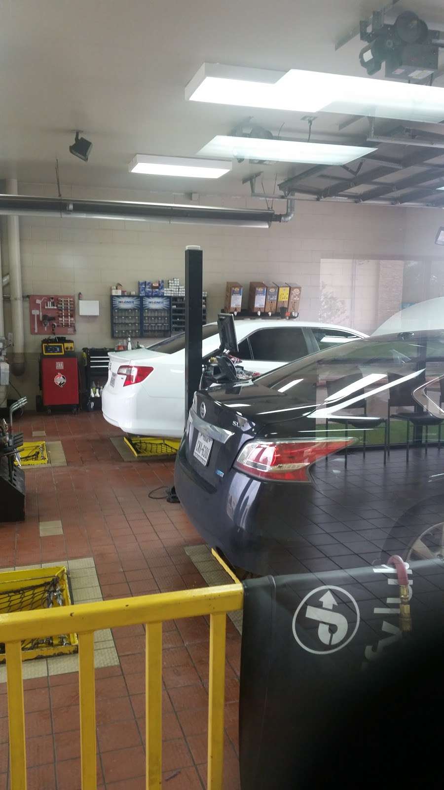 Jiffy Lube | 14450 Hillcroft Ave, Houston, TX 77085, USA | Phone: (713) 283-6655