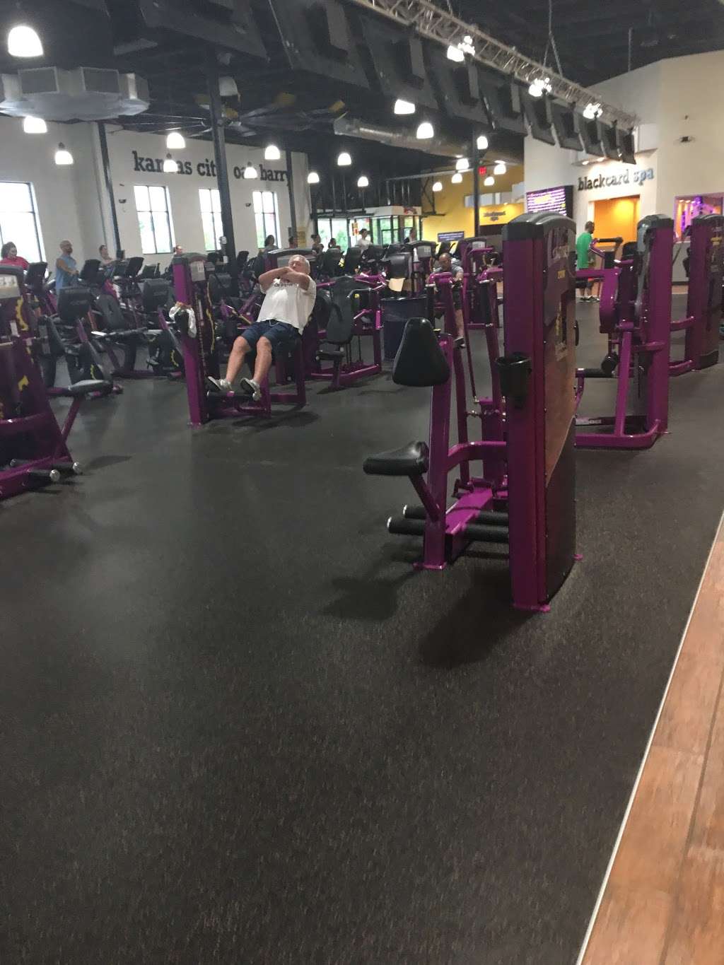 Planet Fitness | 470 NE Barry Rd, Kansas City, MO 64155, USA | Phone: (816) 420-0700