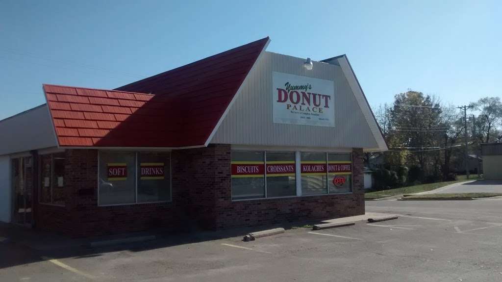 Yummys Donut palace | 709 S Maguire St, Warrensburg, MO 64093, USA | Phone: (660) 422-7777