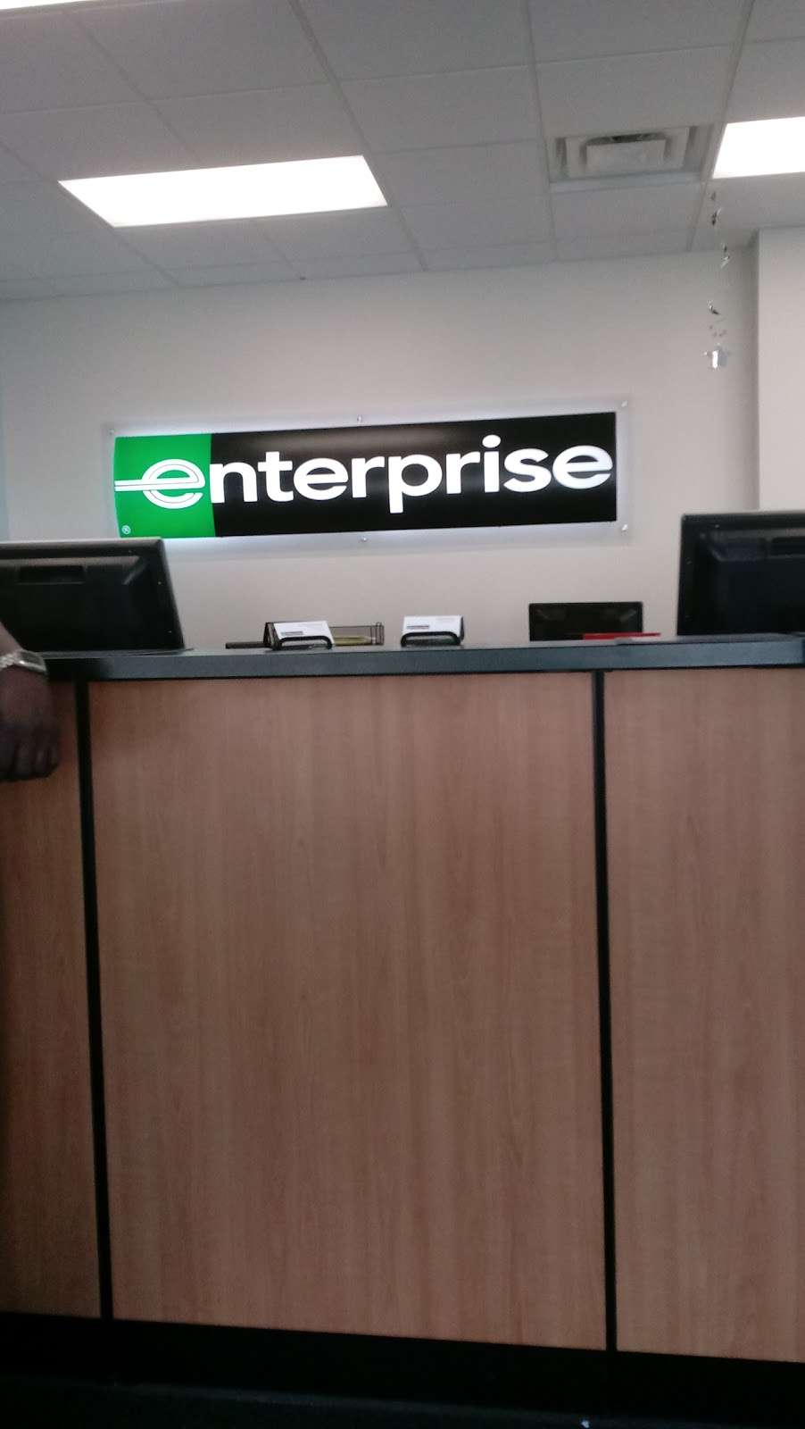 Enterprise Rent-A-Car | 901 N Queen St, Martinsburg, WV 25401, USA | Phone: (304) 264-2400