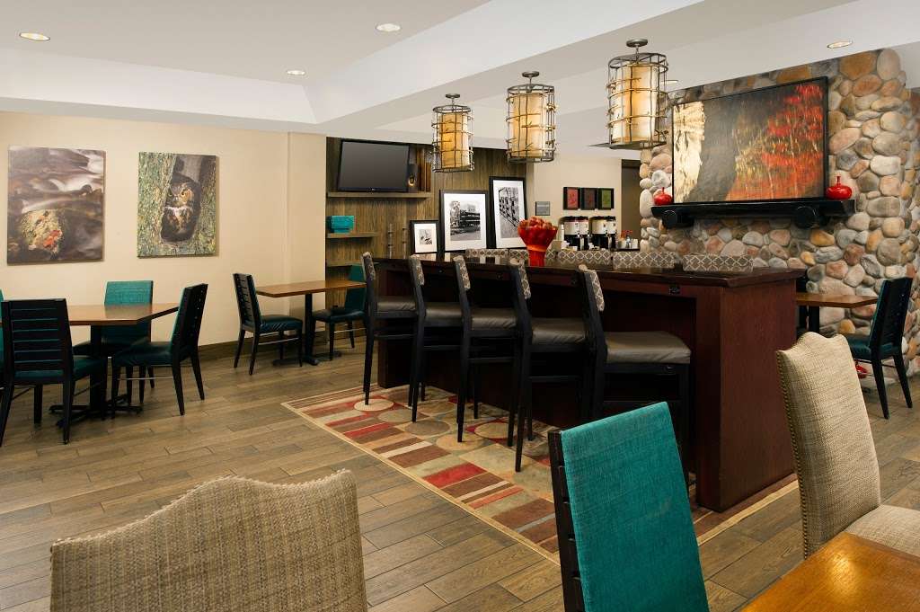 Hampton Inn Kansas City-Village West | 1400 Village West Pkwy, Kansas City, KS 66111, USA | Phone: (913) 328-1400