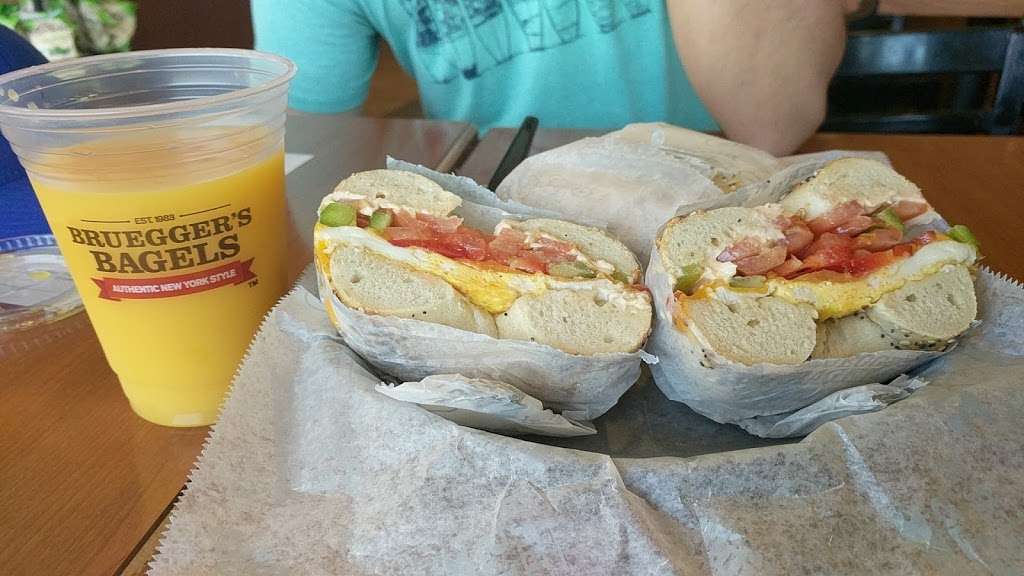 Brueggers Bagels | 10625 Scripps Poway Pkwy suite b, San Diego, CA 92131, USA | Phone: (858) 577-0300