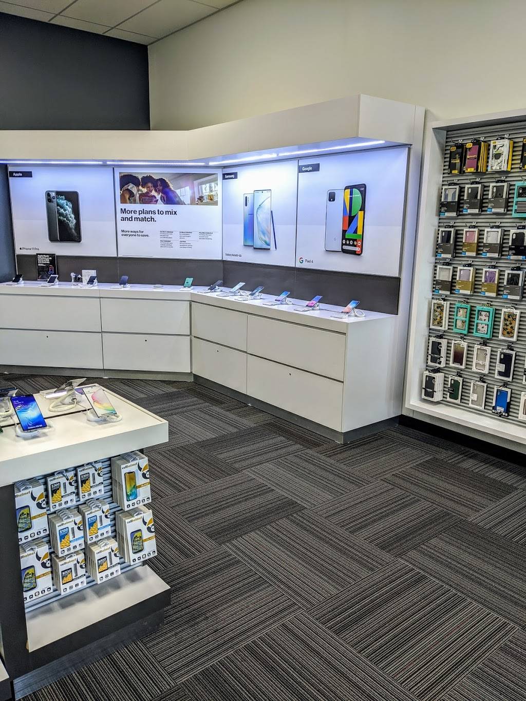 Verizon Authorized Retailer - Wireless Zone | 1416 Summit Ave, Oconomowoc, WI 53066, USA | Phone: (262) 443-2702