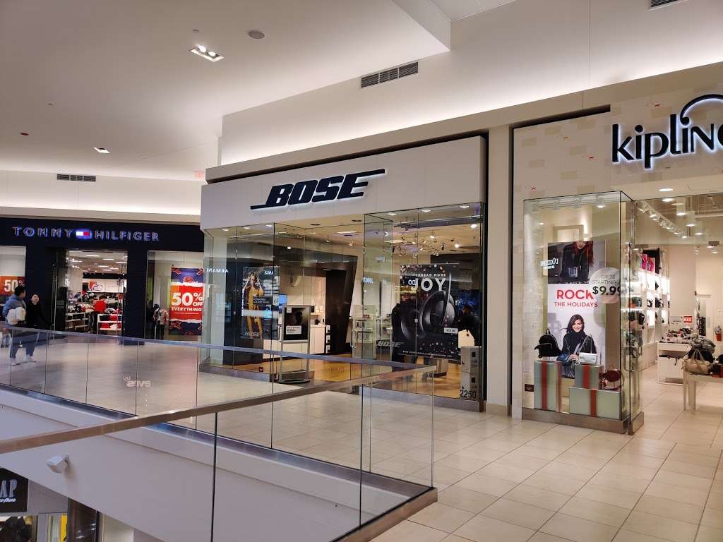 Bose | 5220 Fashion Outlets Way Suite 2250, Rosemont, IL 60018, USA | Phone: (847) 233-9756