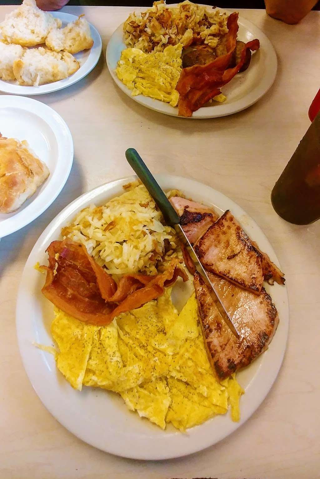 Mamas Daughters Diner | 2412 W Shady Grove Rd, Irving, TX 75060, USA | Phone: (972) 790-2778