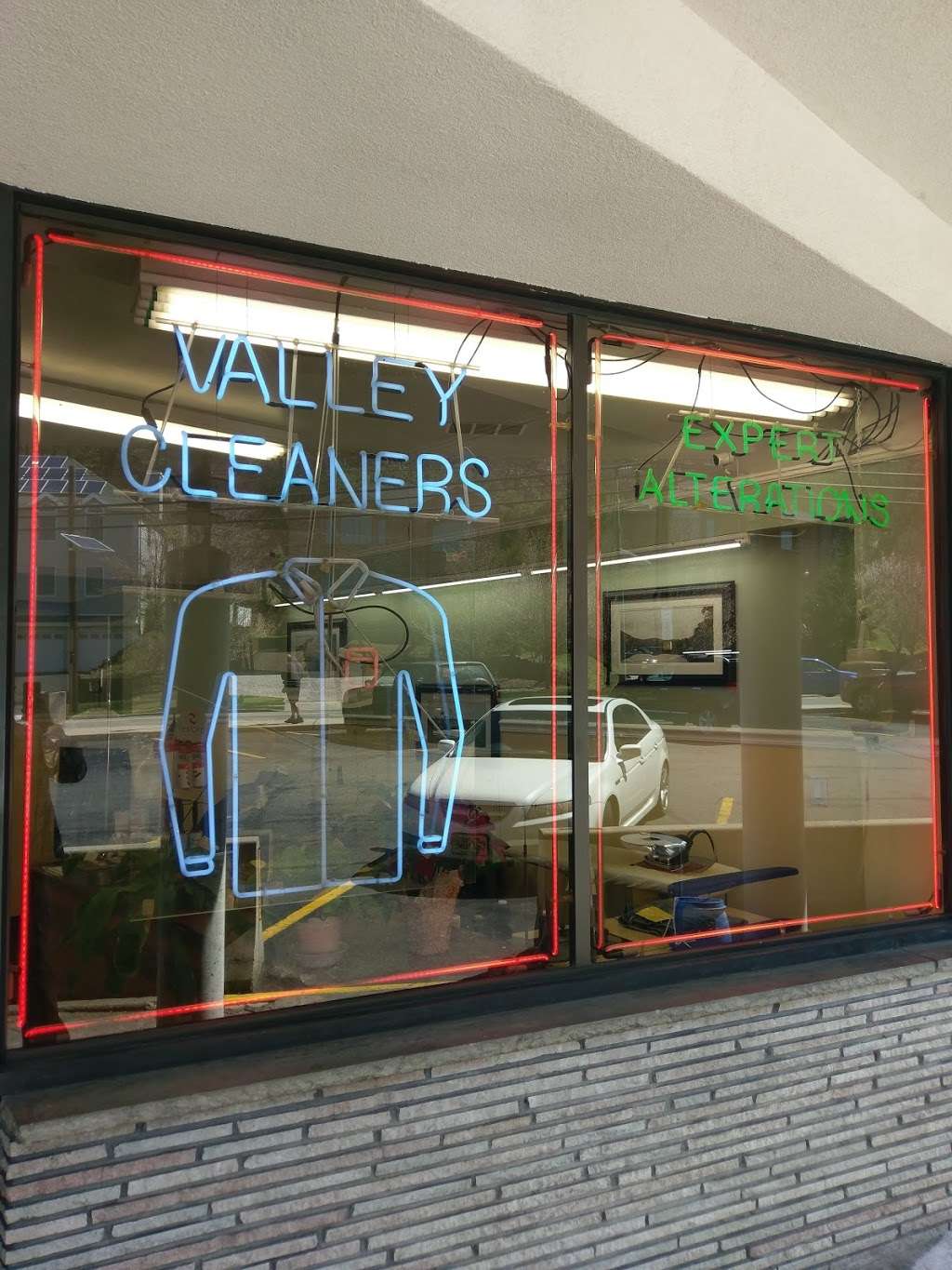 Valley Cleaners | 379 Valley Rd, Clifton, NJ 07013, USA | Phone: (973) 279-8789