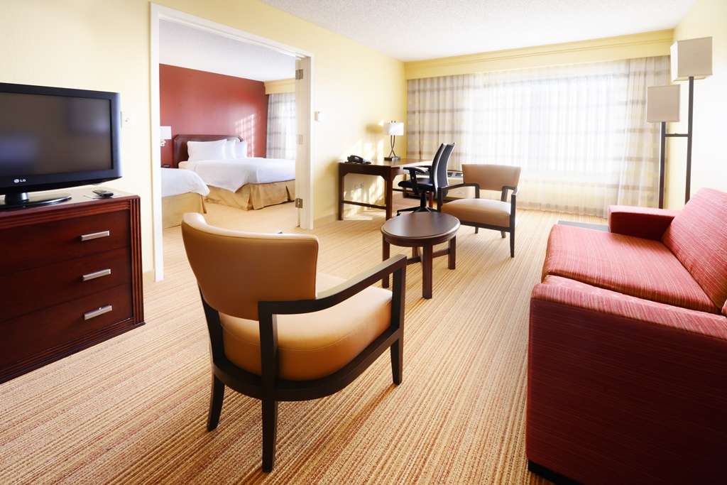 Courtyard by Marriott Houston Hobby Airport | 9190 Gulf Fwy, Houston, TX 77017, USA | Phone: (713) 910-1700