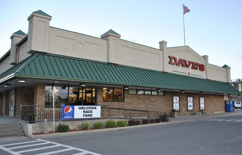 Daves Supermarket | 120 S 3rd St, Fairbury, IL 61739, USA | Phone: (815) 692-2822