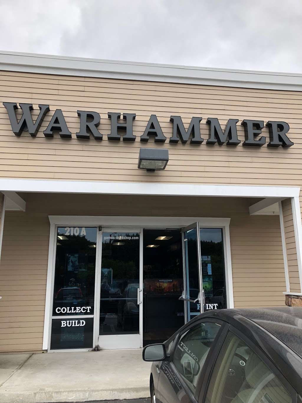 Warhammer | Manhattan Pointe Plaza, 210 N Aviation Blvd, Manhattan Beach, CA 90266 | Phone: (310) 318-1101