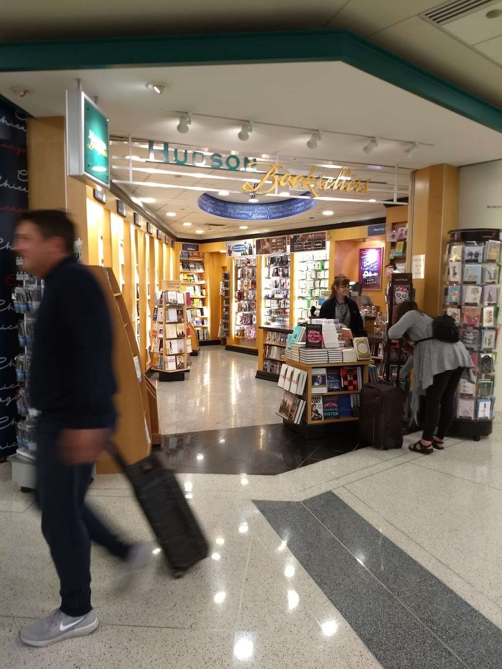 Hudson Booksellers | 5700 South Cicero Avenue, Chicago Midway International Airport Concourse B, Chicago, IL 60638, USA | Phone: (773) 767-2337