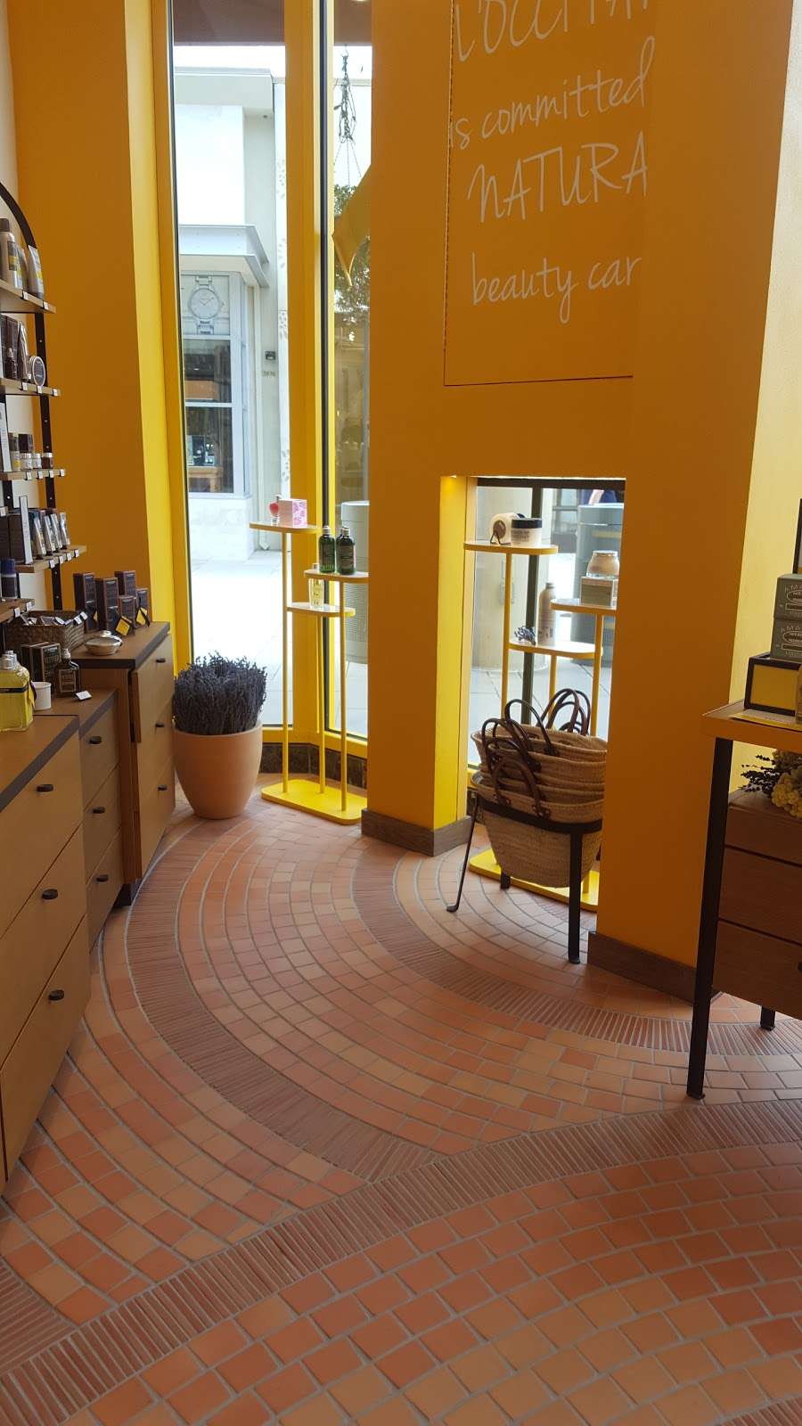 LOCCITANE - THE VILLAGE AT CORTE MADERA, CA | 1536 Redwood Hwy, Corte Madera, CA 94925, USA | Phone: (415) 927-1821