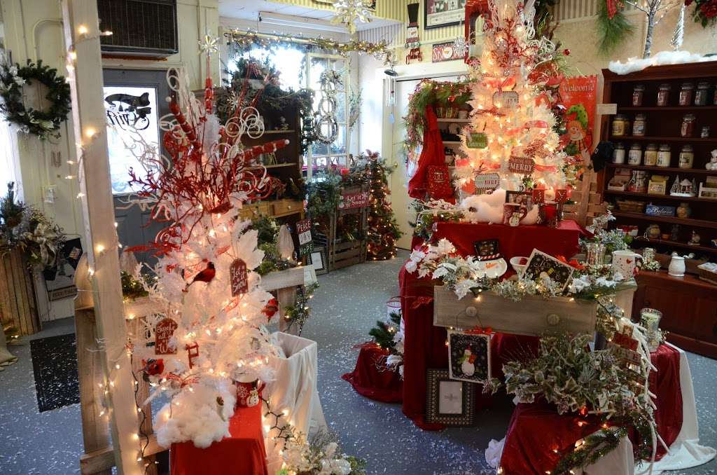 Country Color Floral & Gifts | 104 S Bill St, Francesville, IN 47946 | Phone: (219) 567-9517