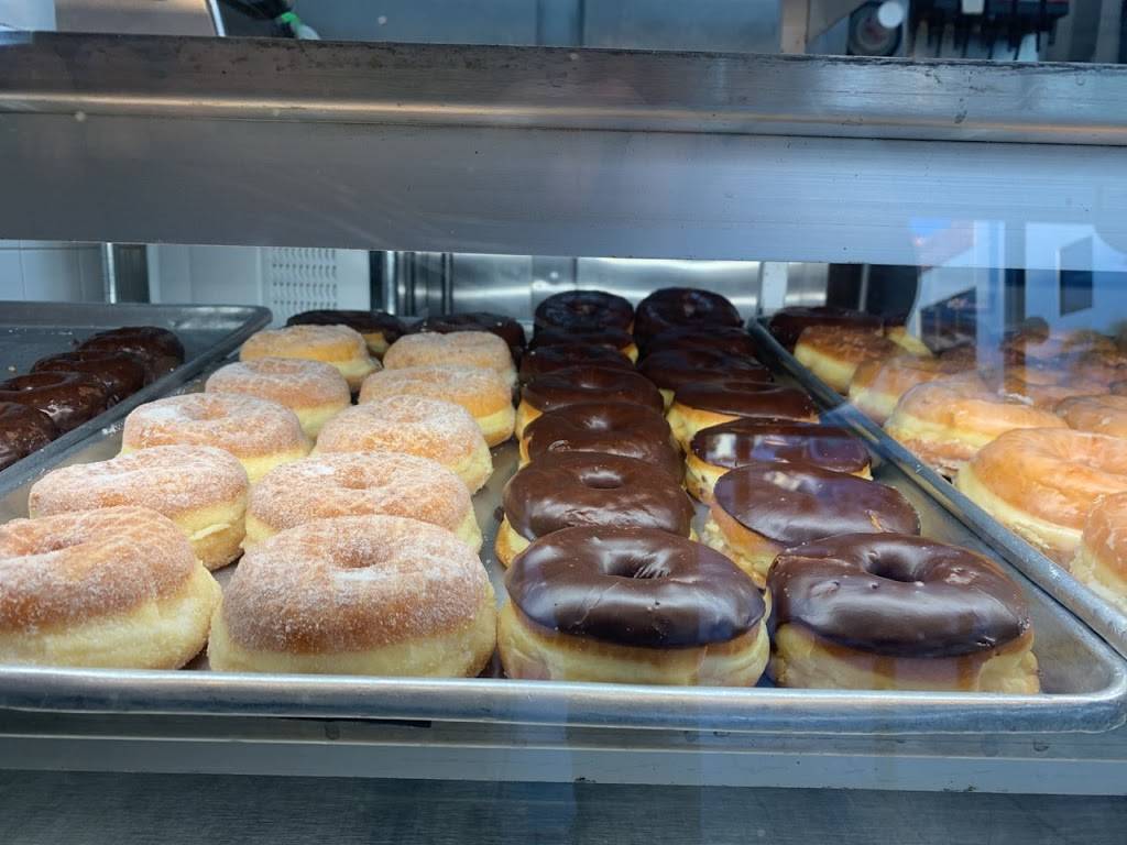 Top Donut House | 2634 W Orangethorpe Ave, Fullerton, CA 92833, USA | Phone: (714) 738-5245