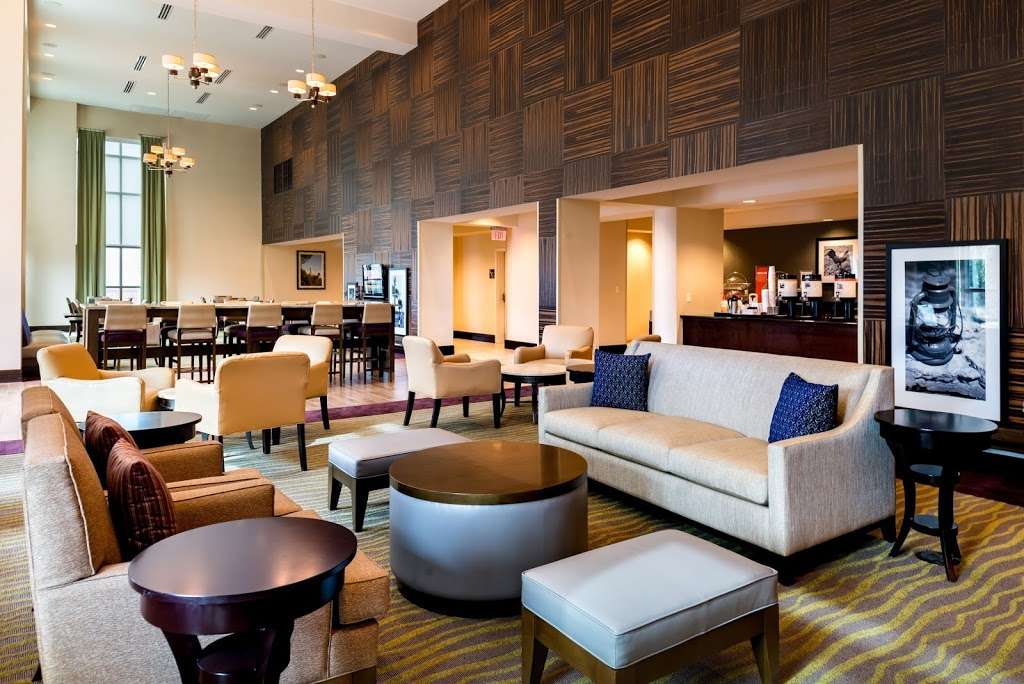 Hampton Inn & Suites National Harbor/Alexandria Area | 250 Waterfront St, Oxon Hill, MD 20745, USA | Phone: (301) 567-3531