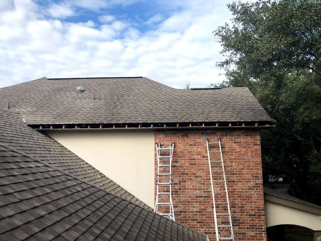 Leo Roofing & Restoration | 3830 Waterwood Pass Dr, Elmendorf, TX 78112, USA | Phone: (210) 739-9439