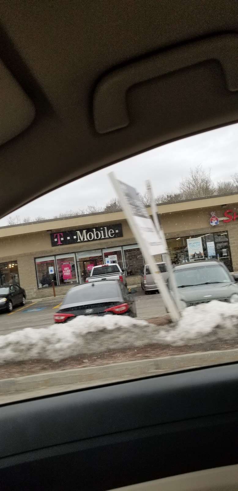 T-Mobile - electronics store  | Photo 4 of 7 | Address: 325 New State Hwy, Raynham, MA 02767, USA | Phone: (508) 692-9612