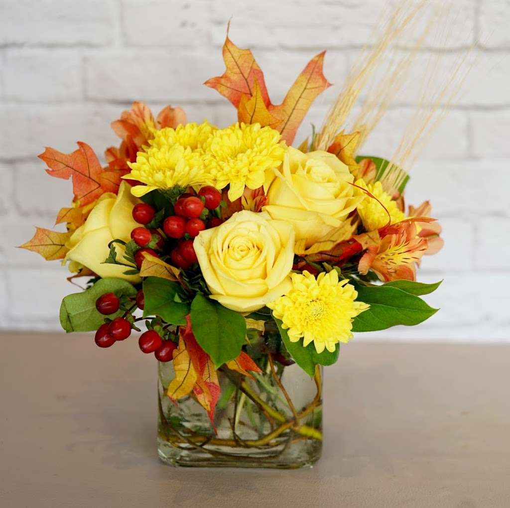 Madison Avenue Flower Shop | 3150 Thompson Rd, Indianapolis, IN 46225, USA | Phone: (317) 786-0431