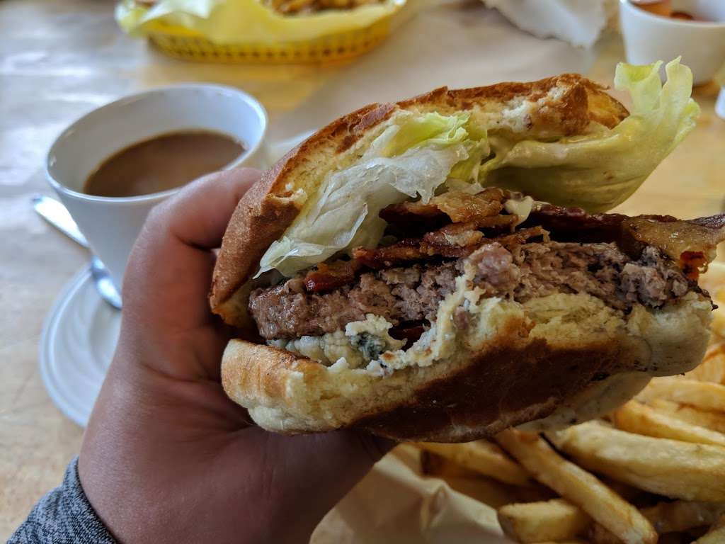 Cedar Glen Malt Shop | 29125 Hook Creek Rd, Cedar Glen, CA 92321, USA | Phone: (909) 485-1926