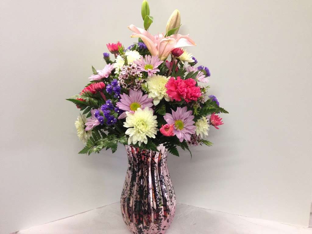 Buds & Blooms Florist | 1427, 7407 Amboy Rd, Staten Island, NY 10307 | Phone: (718) 356-6456