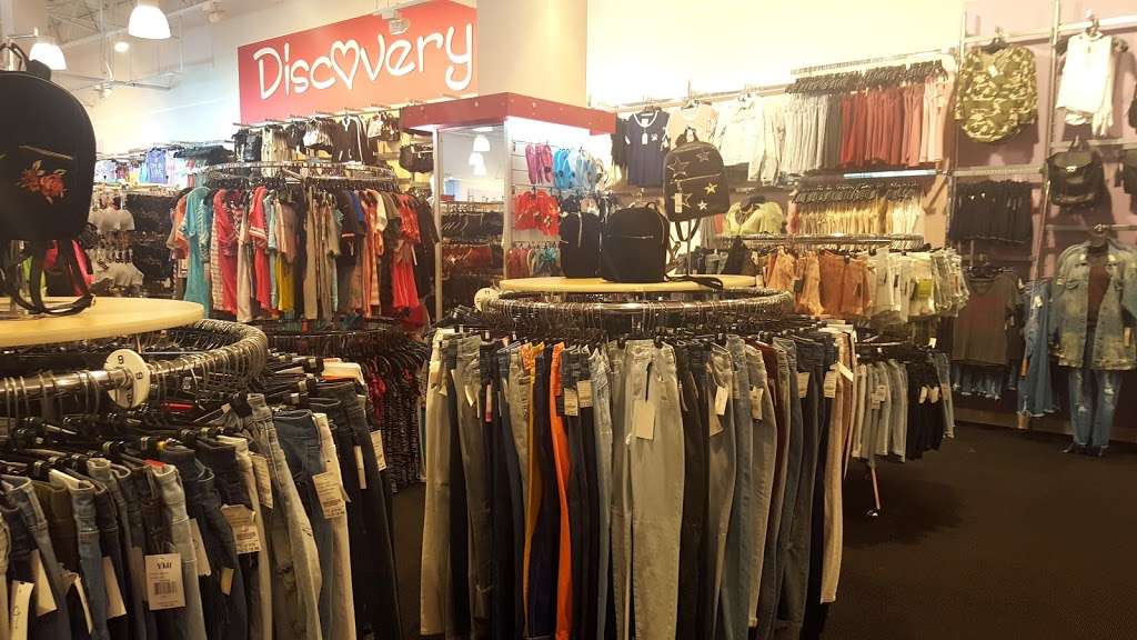 Discovery Clothing | 861 S Sutton Rd, Streamwood, IL 60107, USA | Phone: (630) 372-7737