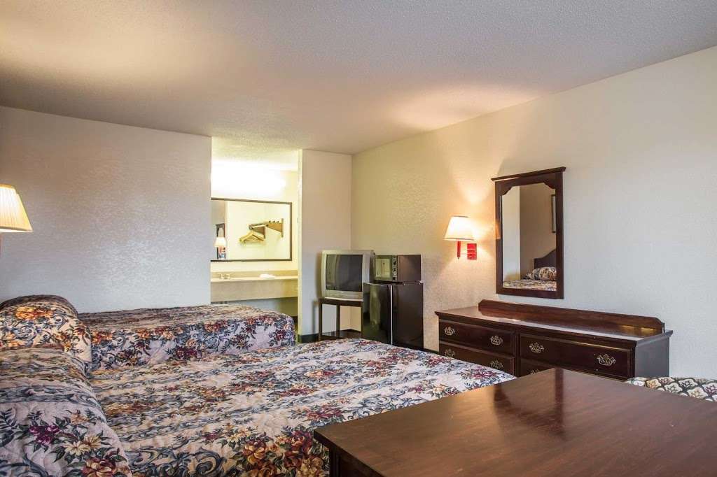 Econo Lodge | 3100 Cloverleaf Pkwy, Kannapolis, NC 28083, USA | Phone: (704) 786-3100