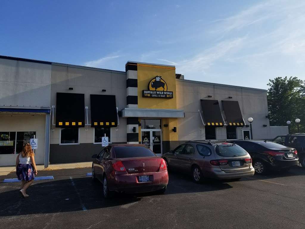 Buffalo Wild Wings | 1310 Indianapolis Rd, Greencastle, IN 46135, USA | Phone: (765) 653-6486