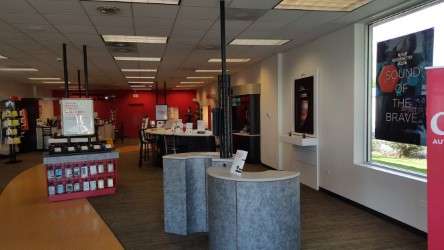 Verizon Authorized Retailer, TCC | 122 W Veterans Pkwy, Yorkville, IL 60560, USA | Phone: (630) 882-8648