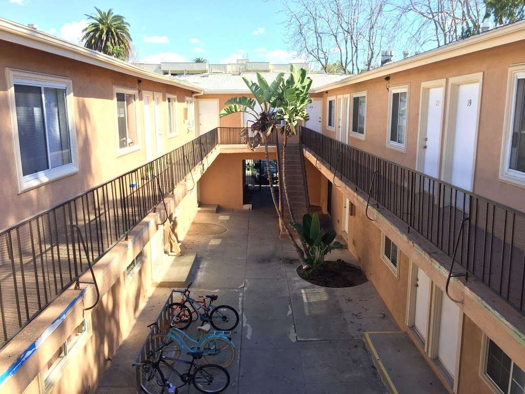 Nupac Apartments | 949 W Adams Blvd #14, Los Angeles, CA 90007, USA | Phone: (213) 745-7838
