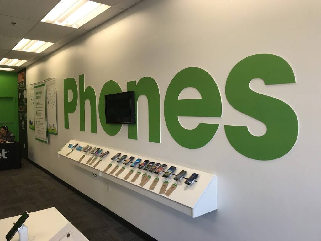 Cricket Wireless Authorized Retailer | 2712 E Berry St, Fort Worth, TX 76105, USA | Phone: (817) 887-9411