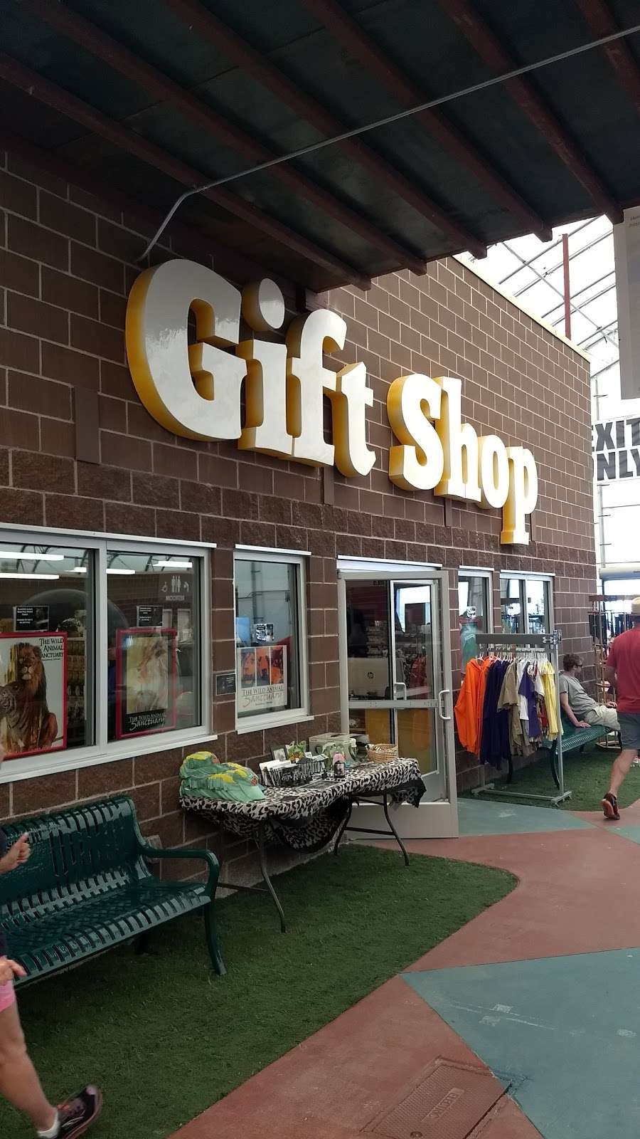 Wild Animal Sanctuary Gift Shop | 2999 Co Rd 53, Keenesburg, CO 80643 | Phone: (303) 536-0118