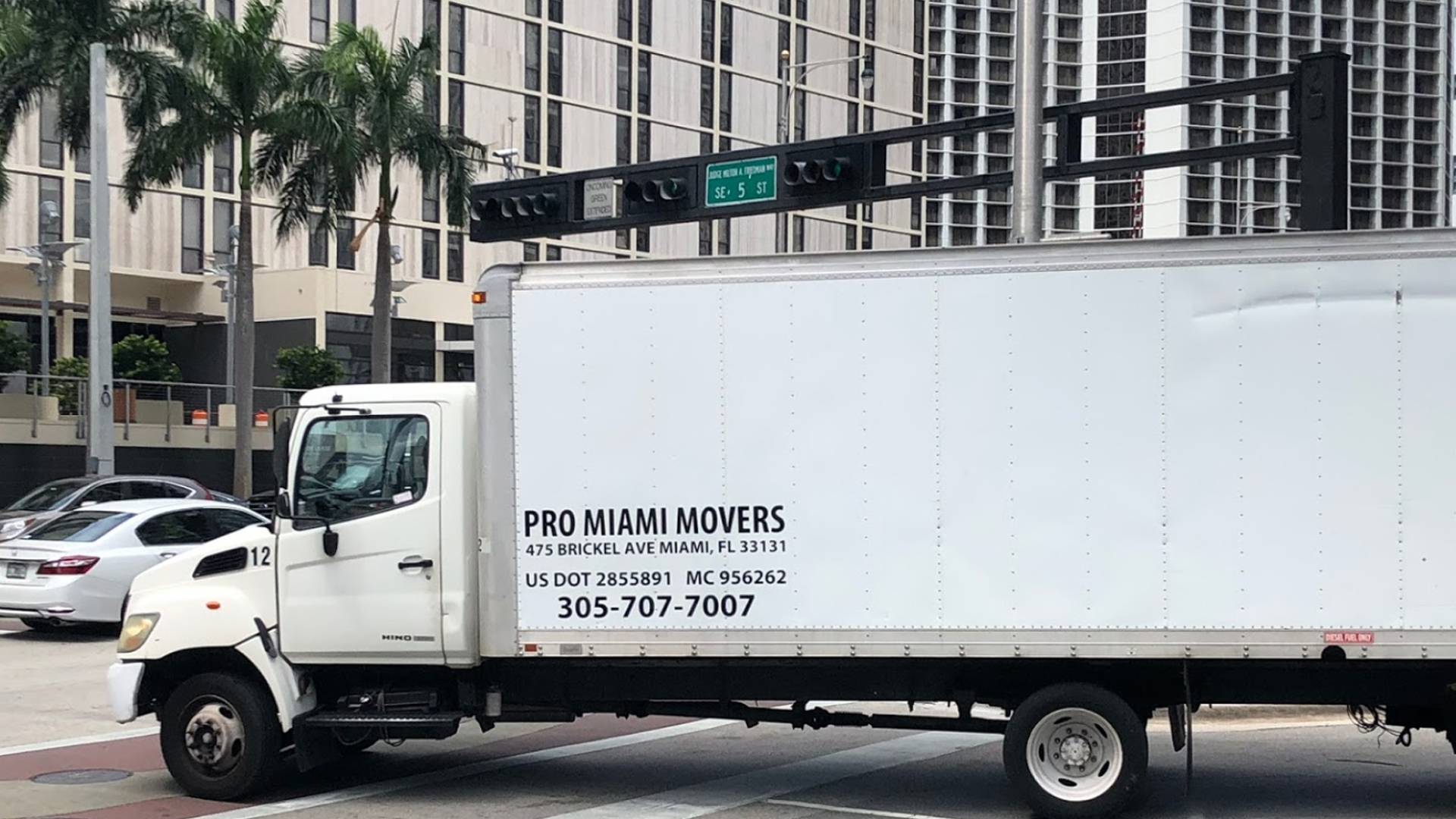 Pro Movers Miami | 475 Brickell Ave, Miami, FL 33131, United States | Phone: (305) 707-7007
