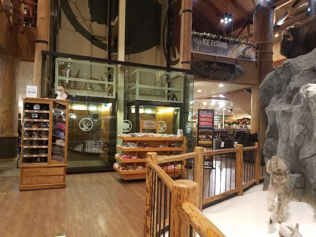 Cabelas | 5225 Prairie Stone Pkwy, Hoffman Estates, IL 60192, USA | Phone: (847) 645-0400