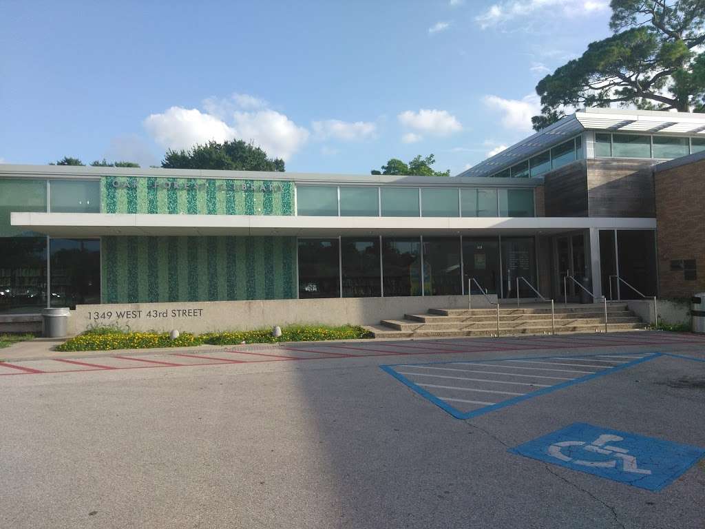 Oak Forest Neighborhood Library | 1349 W 43rd St, Houston, TX 77018, USA | Phone: (832) 393-1960