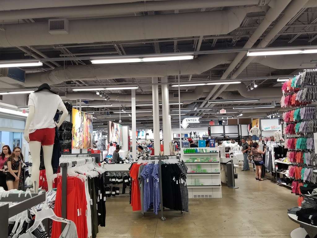 Old Navy | 3333 W Touhy Ave, Lincolnwood, IL 60712, USA | Phone: (847) 677-1793