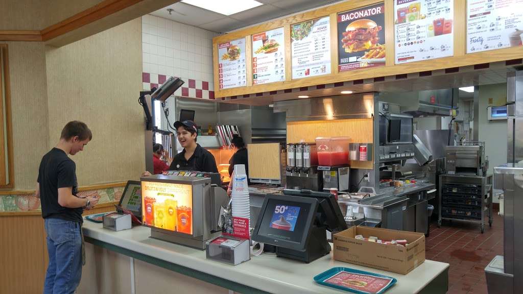 Wendys | 14439 Baseline Ave, Fontana, CA 92336, USA | Phone: (909) 356-8622