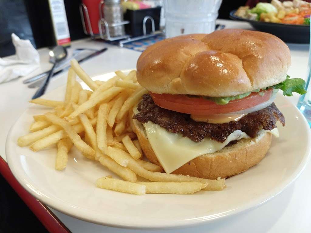 Steak n Shake | 6070 Gurnee Mills Cir E, Gurnee, IL 60031, USA | Phone: (847) 855-0520