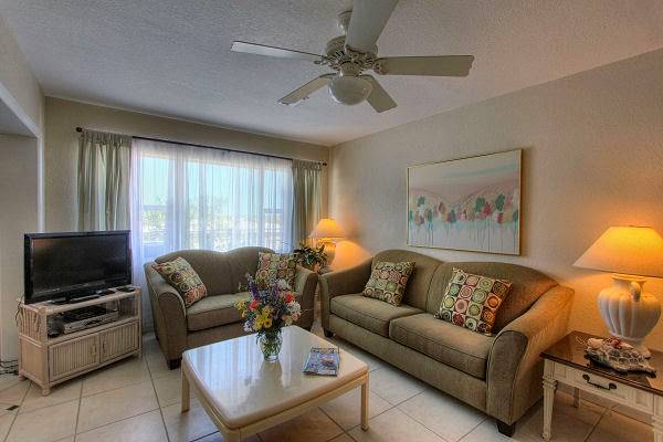 Ahh Sea Breeze Vacation Rental | 753 N Shore Dr, Anna Maria, FL 34216 | Phone: (813) 752-4235