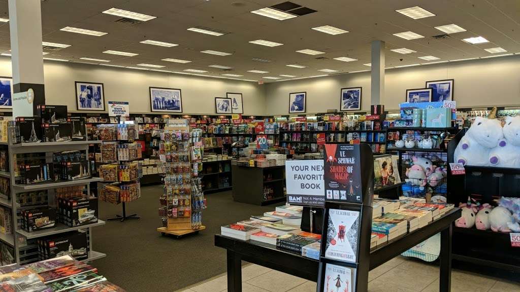 Books-A-Million | 5750 W 86th St #120, Indianapolis, IN 46278 | Phone: (317) 876-3668