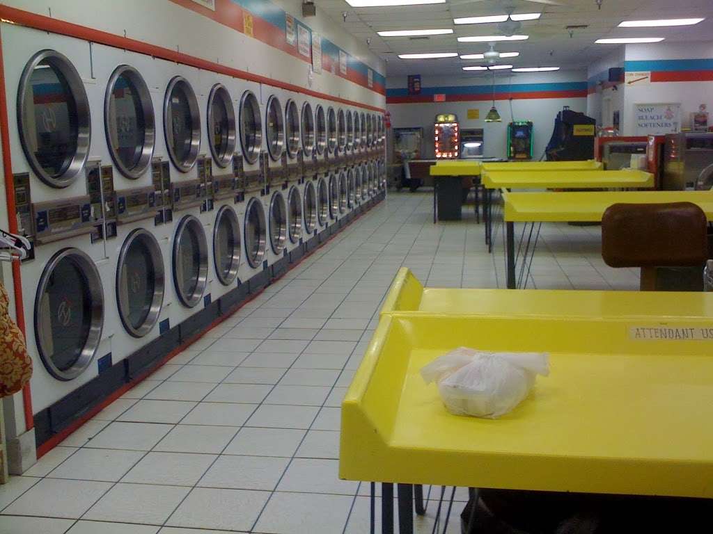 Abes Laundromat and Dry Cleaners | 5021 Okeechobee Blvd, West Palm Beach, FL 33417 | Phone: (561) 686-5745