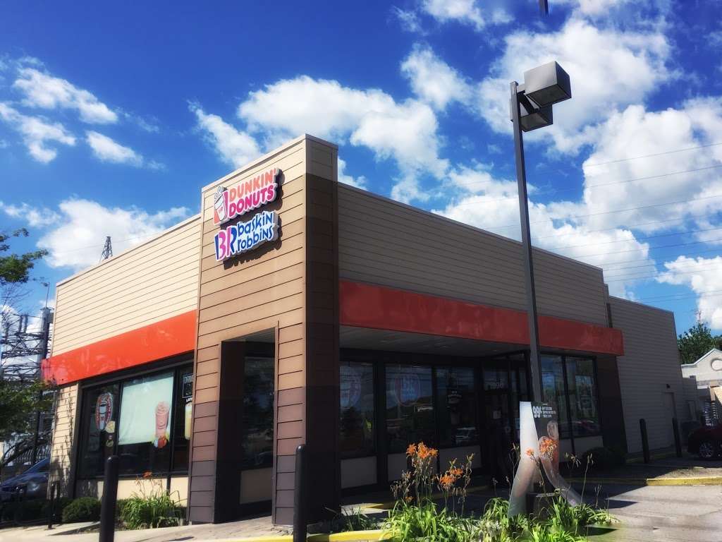 Dunkin Donuts | 1990 Skokie Valley Rd, Highland Park, IL 60035, USA | Phone: (847) 432-9177