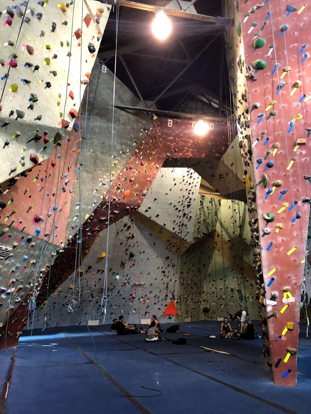 Go Vertical | 950 N Penn St, Philadelphia, PA 19123, USA | Phone: (215) 928-1800