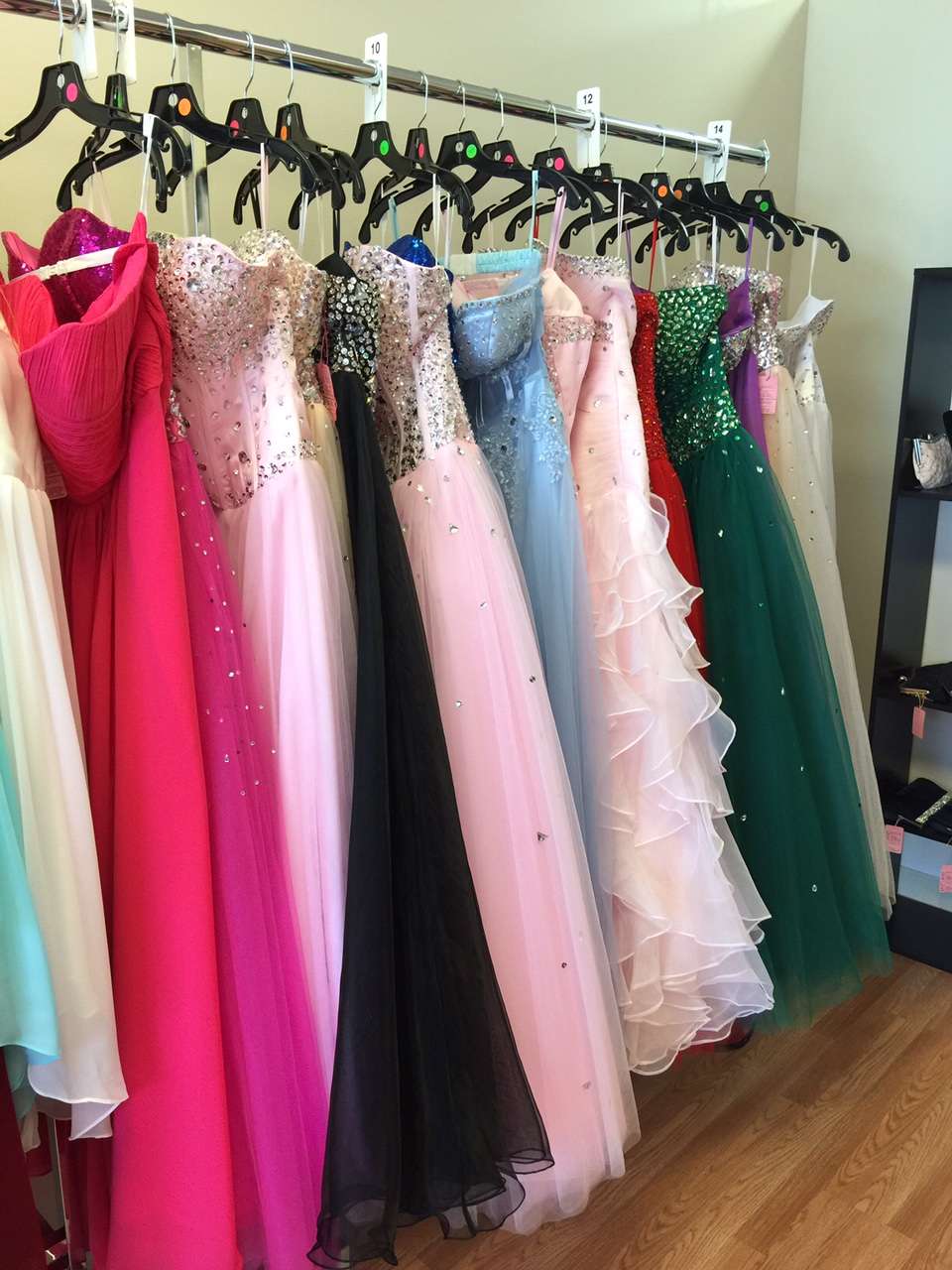 Bella Gowns & Tuxedos | 3352 Canoe Creek Rd, St Cloud, FL 34772 | Phone: (321) 251-2866