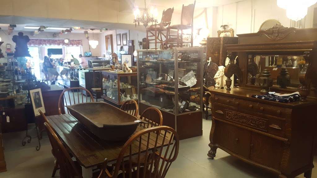 Gordonsville Antique & Flea | 403 James Madison Hwy, Gordonsville, VA 22942, USA | Phone: (540) 832-7376