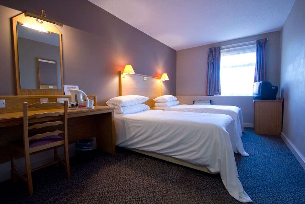 The Royal Hotel | High Street, Purfleet RM19 1QA, UK | Phone: 01708 865432