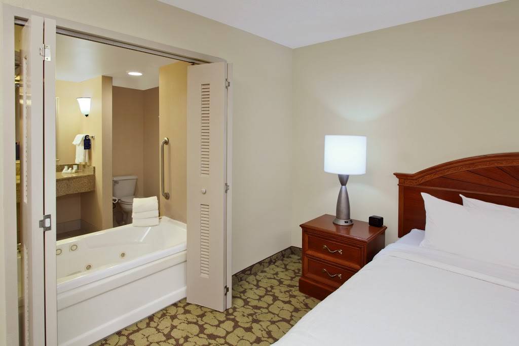 Hilton Garden Inn Chesapeake/Greenbrier | 1565 Crossways Blvd, Chesapeake, VA 23320, USA | Phone: (757) 420-2515