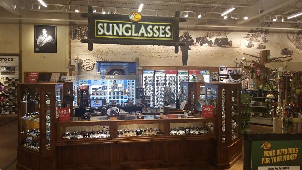 Sunglass Outfitters by Sunglass Hut | 1880 Checkered Flag Blvd, Daytona Beach, FL 32114, USA | Phone: (386) 281-4362