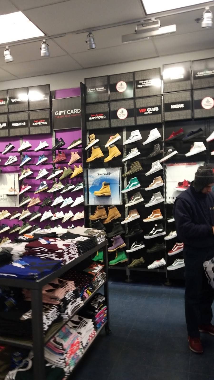 Foot Locker | 5819 Bergenline Ave, West New York, NJ 07093, USA | Phone: (201) 223-6494